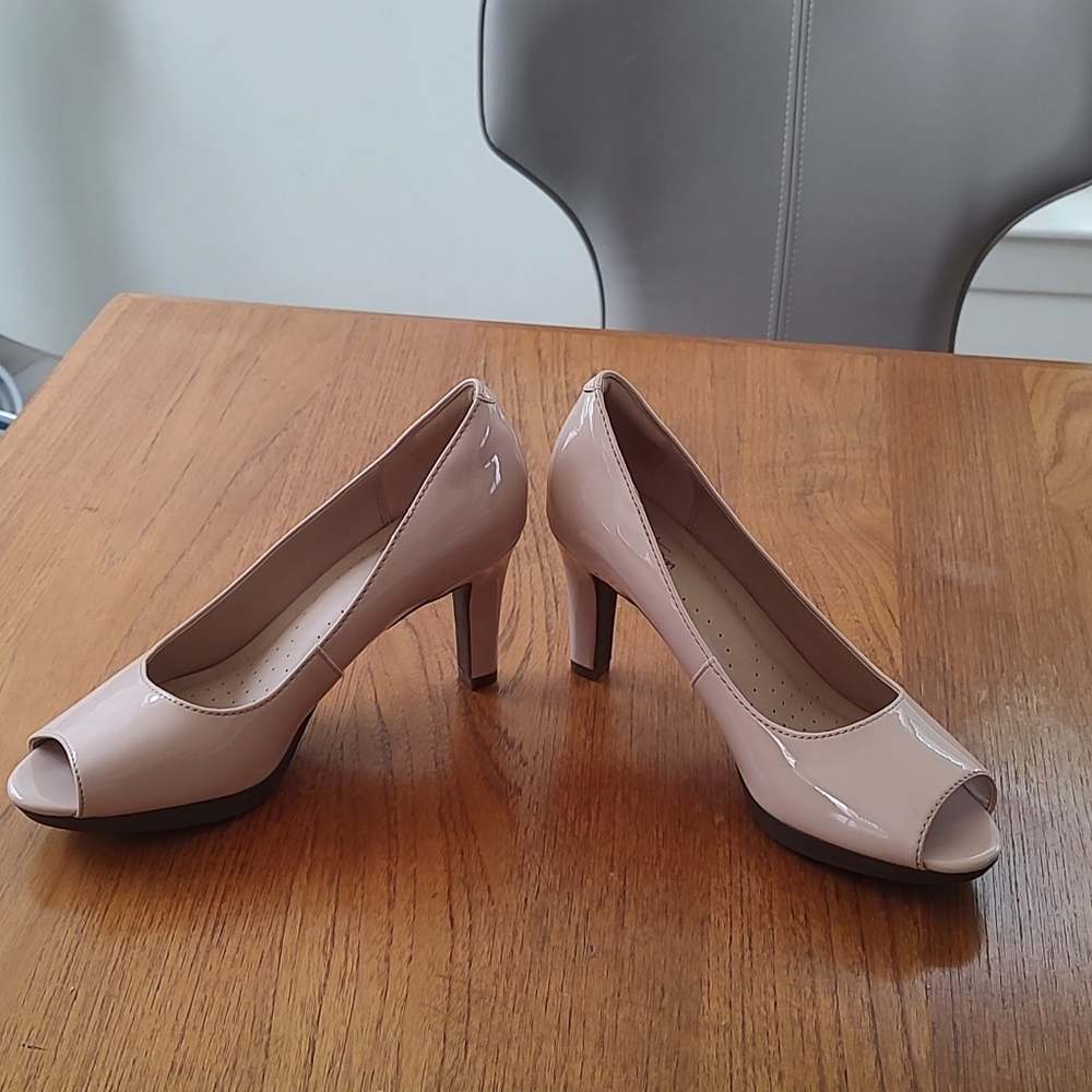 NWOB Clarks Peep toe heels